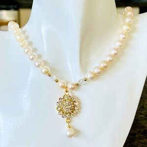 Freshwater pearl cocktail necklace 16”-18” sparkling pendant